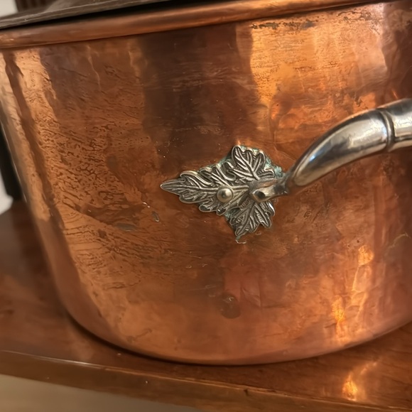 8 copper pots. Absolutely beautiful set that I have enjoyed for many years. - Picture 3 of 3